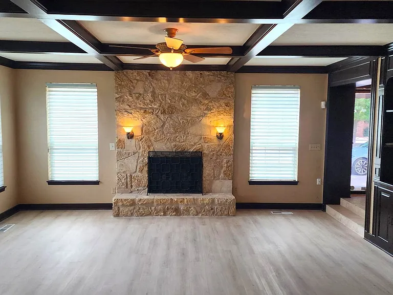 7900 Lakehurst Dr — Photo 5