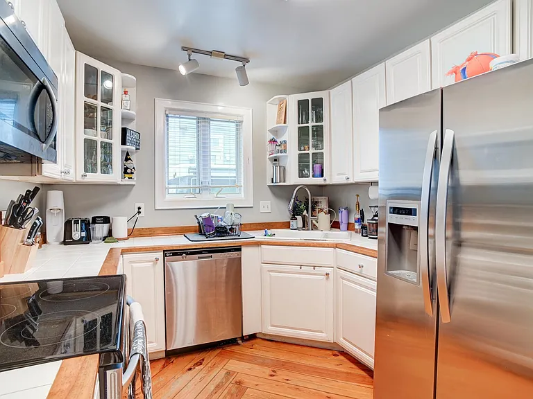 2215 Scott Ave — Photo 28