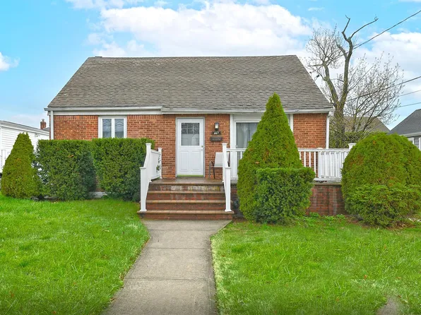 467 Hull Street, East Meadow, NY 11554