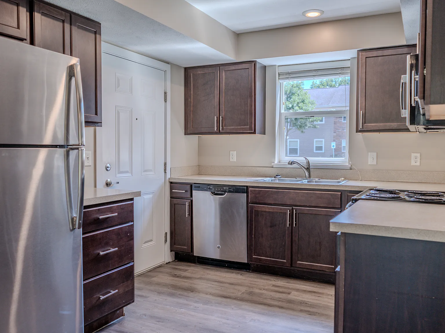 Broadview Apartment Homes — Photo 1