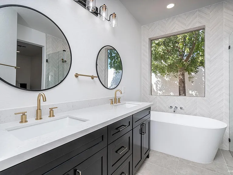 1012 E Susan Ln — Photo 10