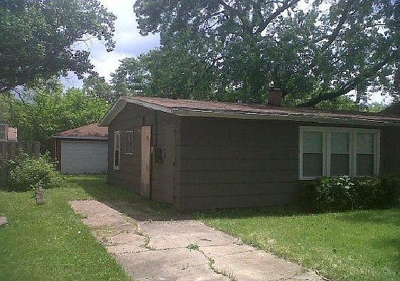 2nd image of 16817 Artesian Ave
