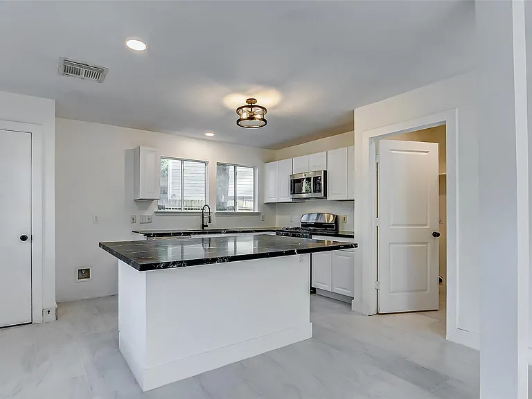 21892 Silver Oak Ct — Photo 12