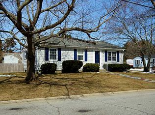 62 Dearborn Dr, Riverside, RI 02915