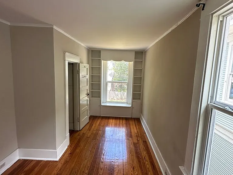 1884 Vinton Ave — Photo 17