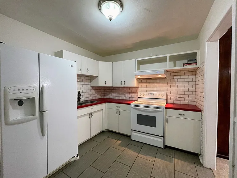 3713 Noble Dr — Photo 10