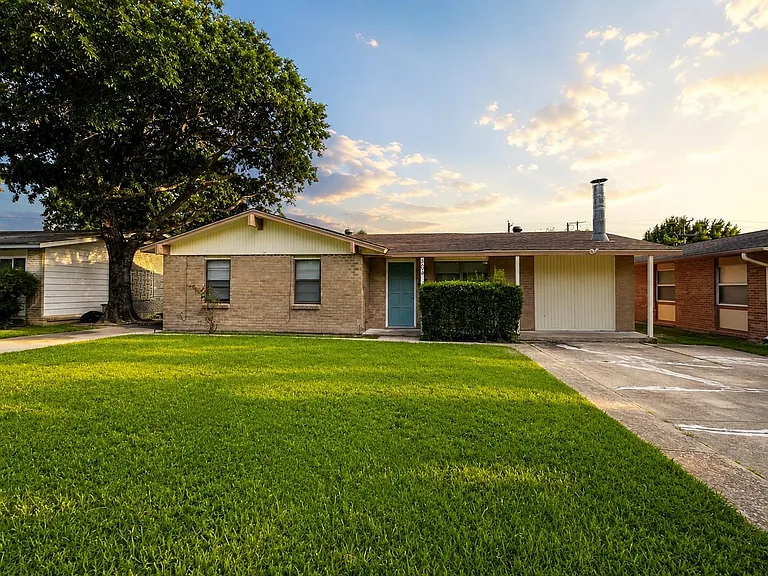 804 W Grubb Dr — Photo 1