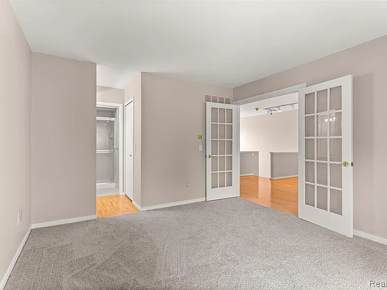 644 Ashley Cir — Photo 14