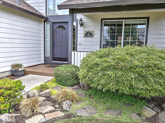 3rd image of 3807 NE 41st Ct