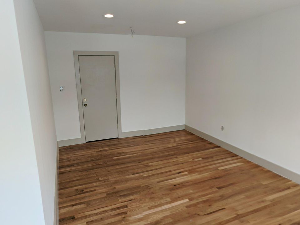 2nd image of 3311 1/2 N High St APT 7