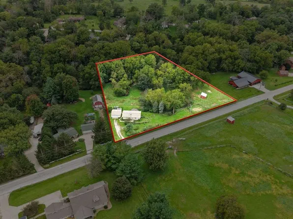 1105 Country Club Dr SE, Mount Vernon, IA 52314