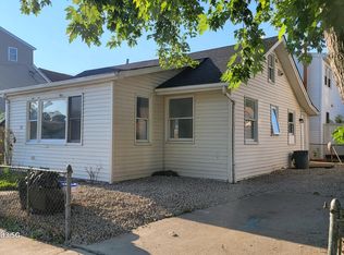 30 Julian Pl, Island Park, NY 11558