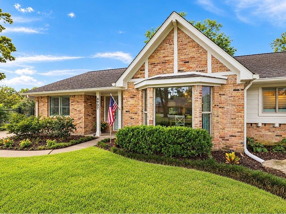 1st image of 4907 Golf Dr