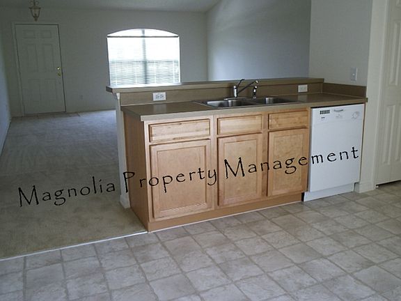 5th image of 530 Lakeview Dr