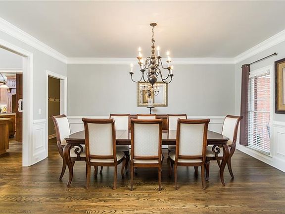 5th image of 441 Gold Bullion Dr W