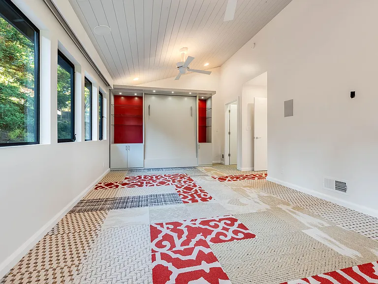 363 E Strawberry Dr — Photo 34