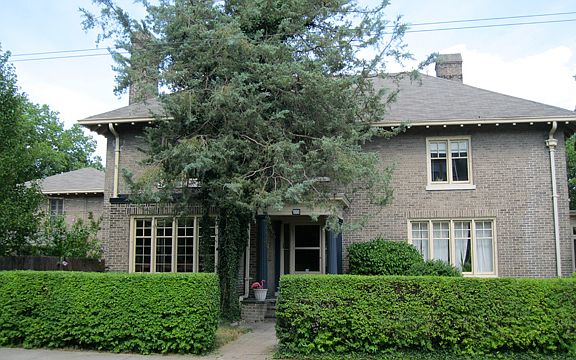 2nd image of 256 Parkwood Ave