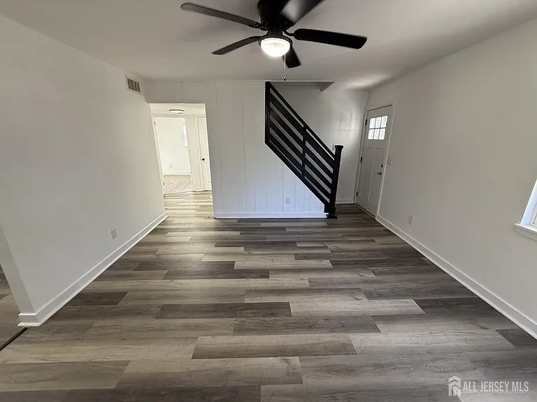 1060 Terrace Blvd — Photo 3