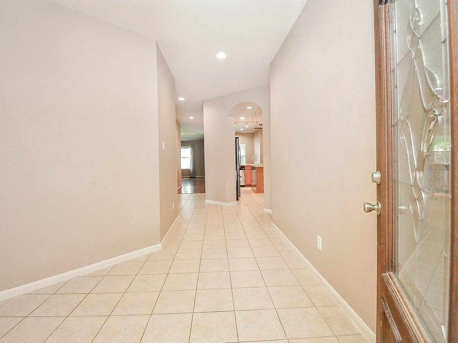 3 bed, 2.0 bath, 1889 sqft, $2,450 — Photo 2