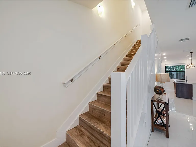 10425 NW 82nd St #4 — Photo 14