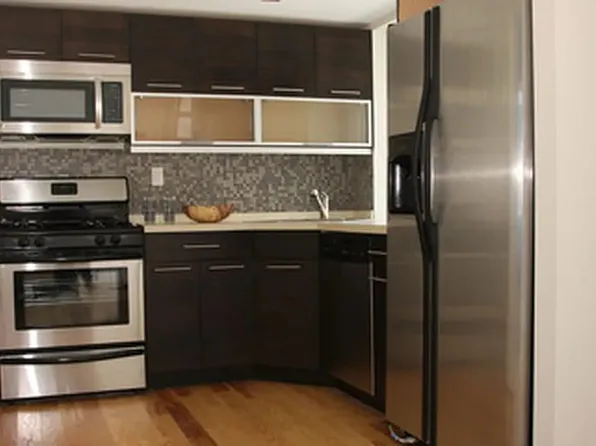 320 Bedford Avenue image 3 of 11