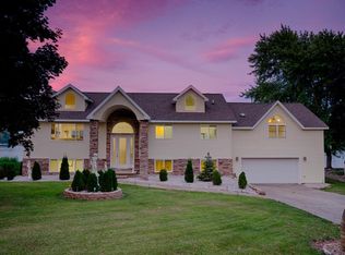 14040 Grandpoint Dr, Cement City, MI 49233