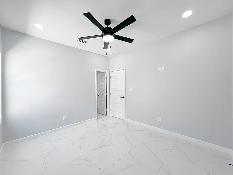 913 N Woodson Ave — Photo 12