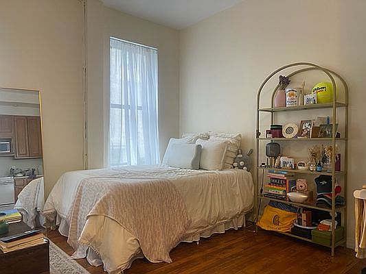 1st image of 300 E 81st St APT 1B
