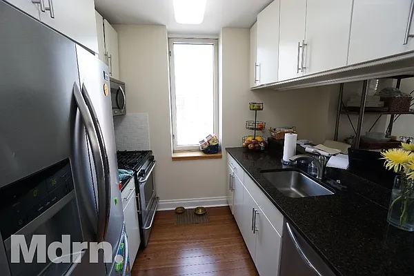 Rented by Mdrn Residential | media 36