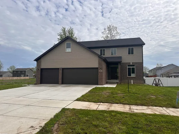 30242 Weathervane Woods Dr, New Haven, MI 48048