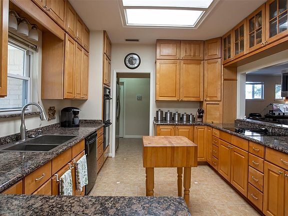 5th image of 4012 Hildring Dr W