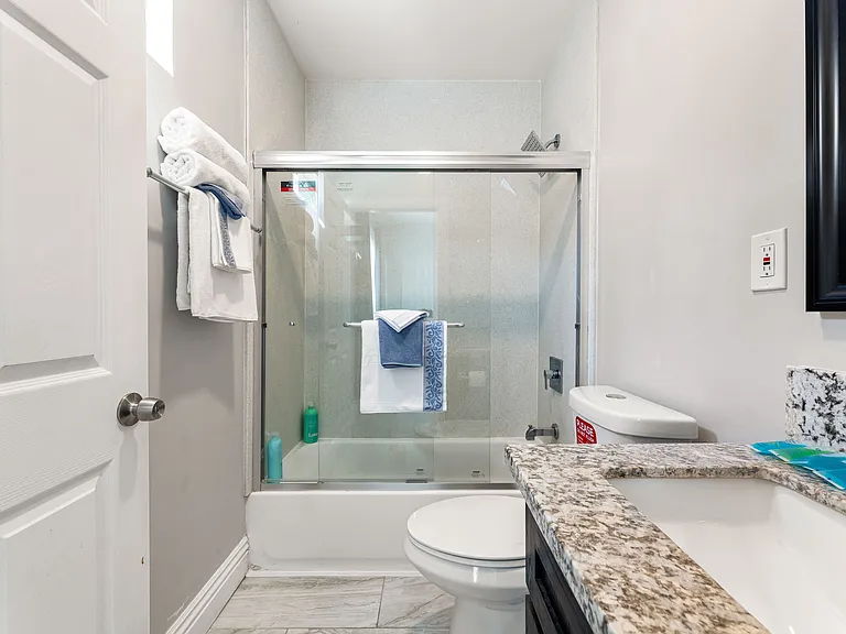 2144 W 75th St — Photo 22