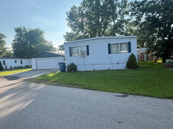 870 5th St, Normal, IL 61761