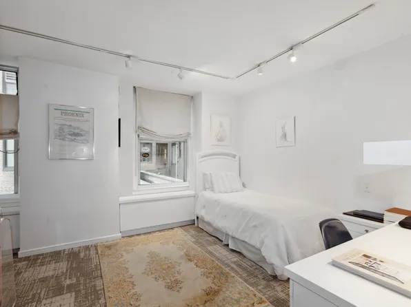1220 Park Avenue 2C image 8 of 9