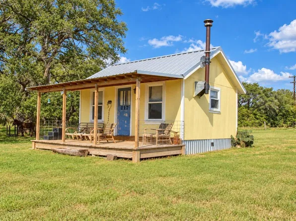 2491 E Fannin St, Goliad, TX 77963