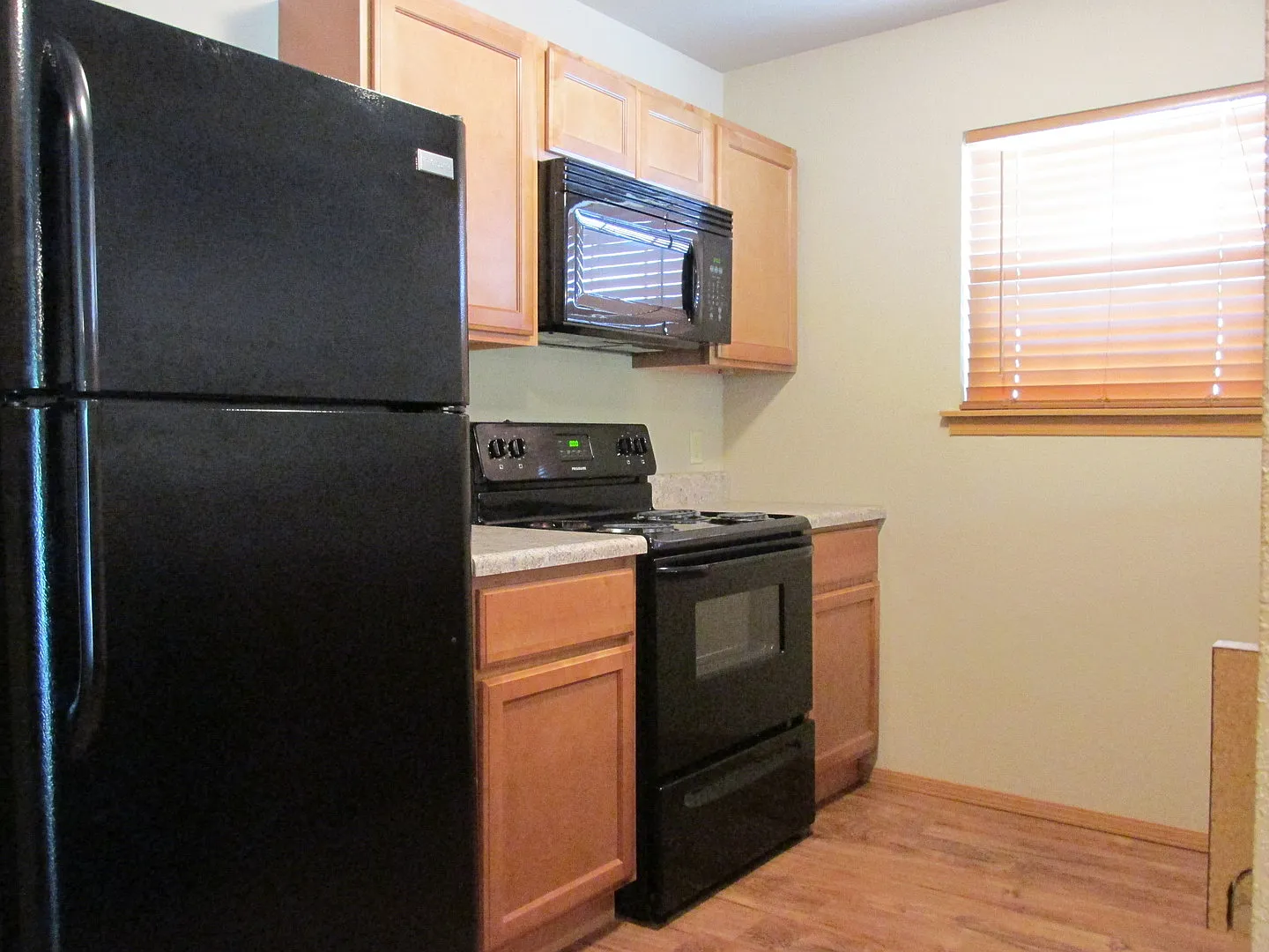 TG-4012 N. 54'TH — Photo 2
