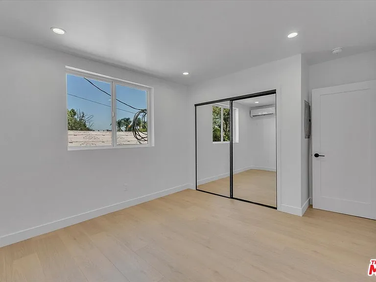 6913 1/2 Encino Ave #UPPER — Photo 26