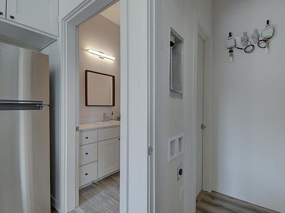 4th image of 1414 Markle Ave APT 307