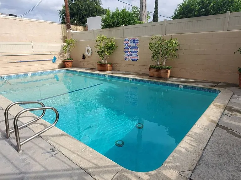 Villa Valencia Apartments — Photo 19
