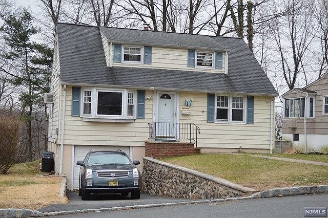 1st image of 14 Westwood Dr S