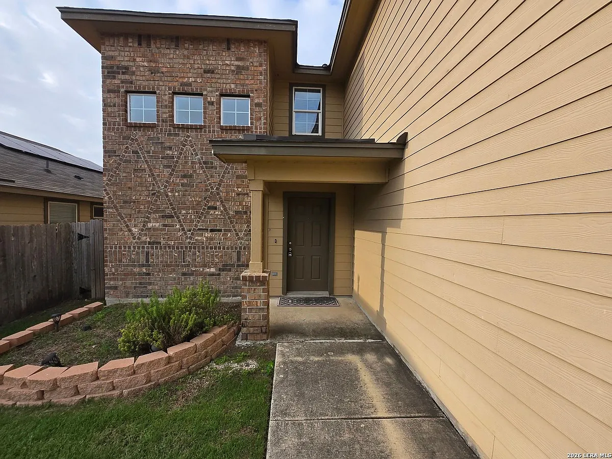 Building Photo - 6114 Hackberry Pond