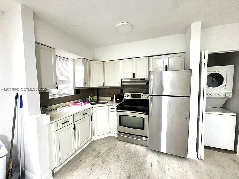 1525 NE 135th St #4 — Photo 3