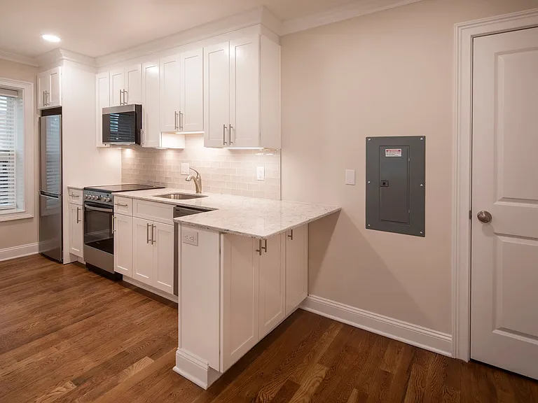 The Parkview at Polifly: In-Unit Washer & Dryer, Heat and Water Included, and Cat & Dog Friendly — Photo 17