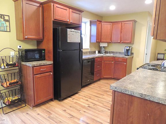 3rd image of 819 Green Meadows Dr