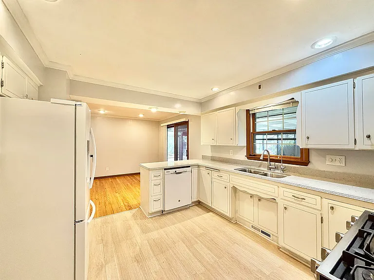 5521 East Dr — Photo 10