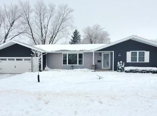 524 8th Ave NE, Oelwein, IA 50662