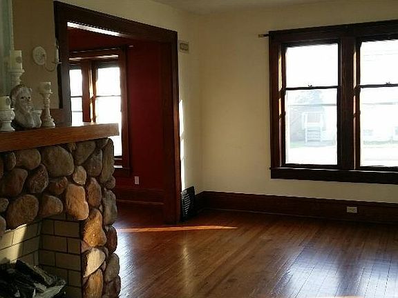 4th image of 2521 Maplewood St