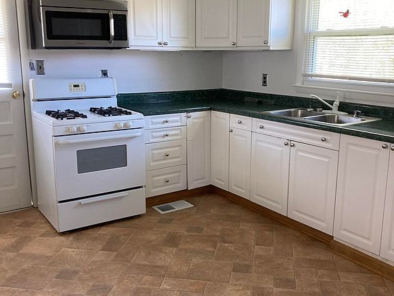 3rd image of 1515 Oak Ave