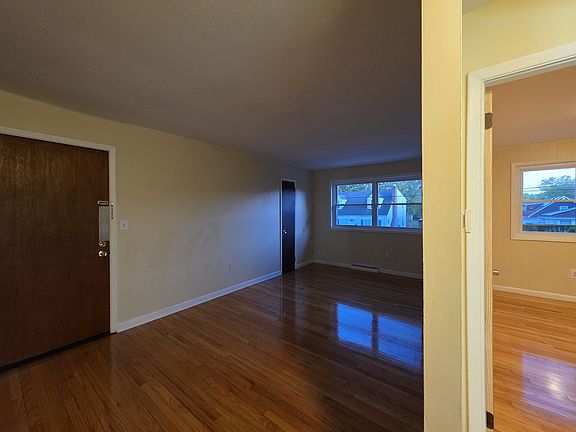 5th image of 217 Fairfield St APT L2