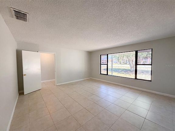 3rd image of 543 Silver Course Cir